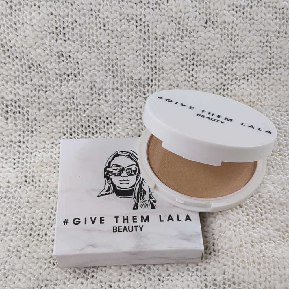 Give Them Lala Beauty Pressed Highlighter in Showstopper, 7.5g/0.26oz